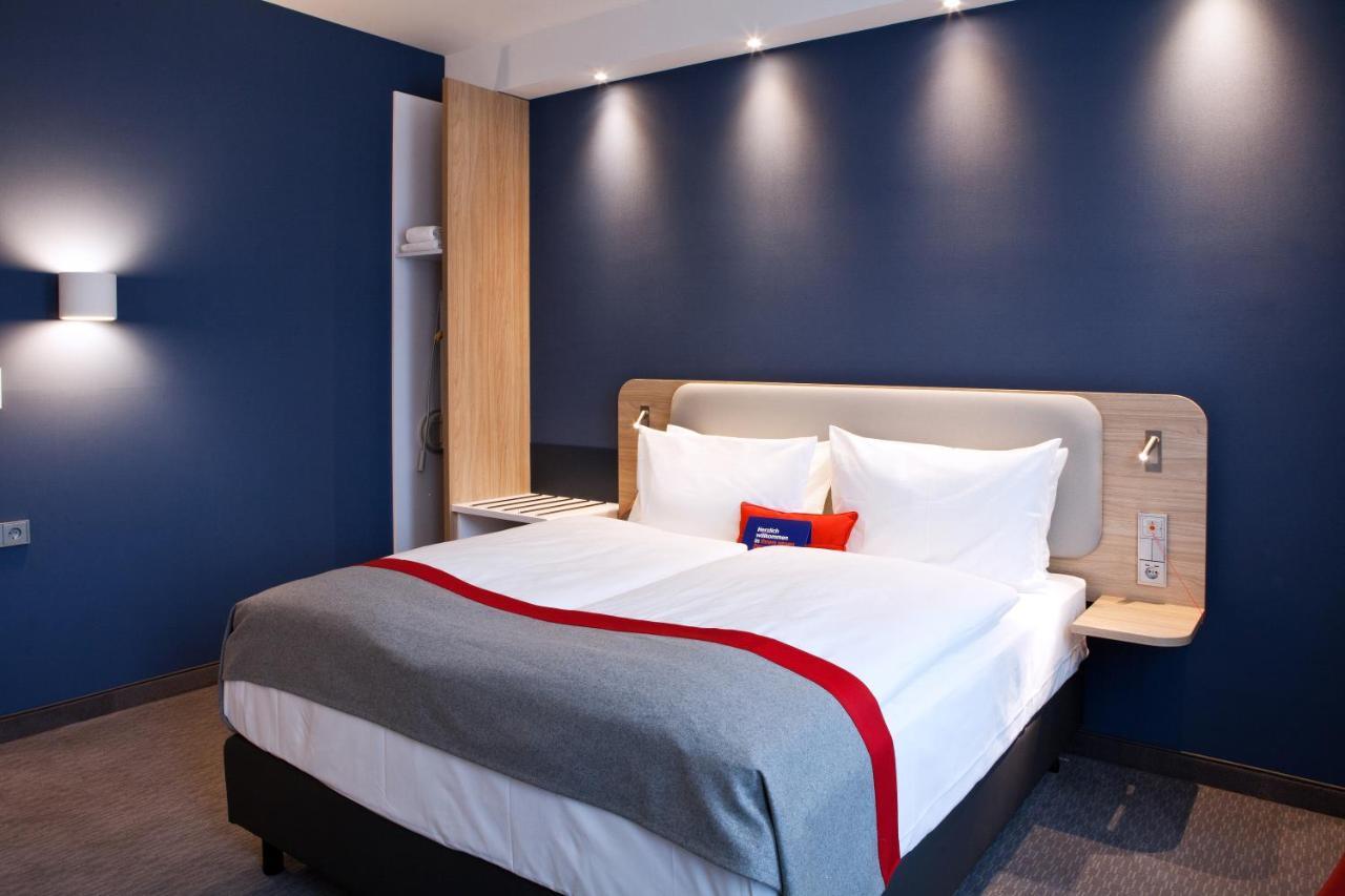 Holiday Inn Express - Goeppingen, An Ihg Hotel Bagian luar foto