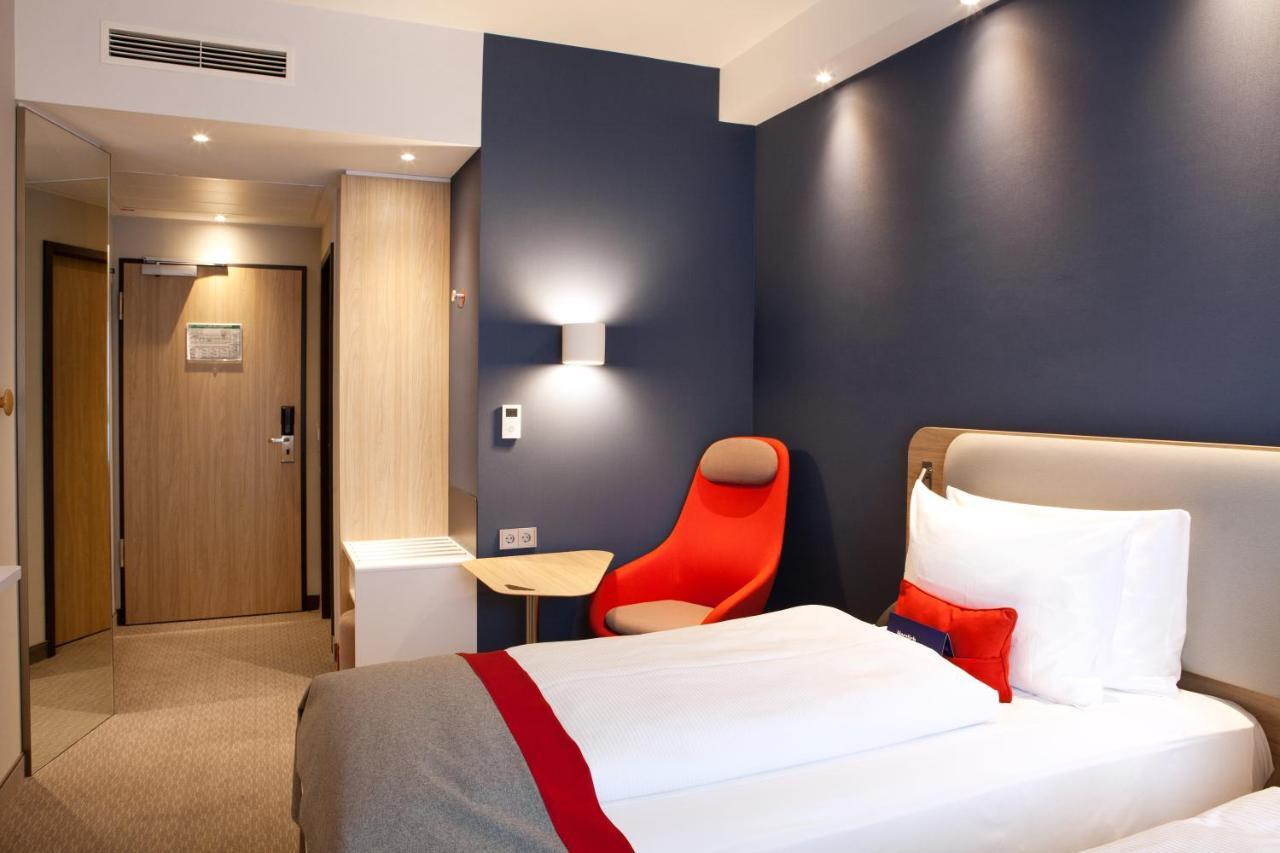 Holiday Inn Express - Goeppingen, An Ihg Hotel Bagian luar foto