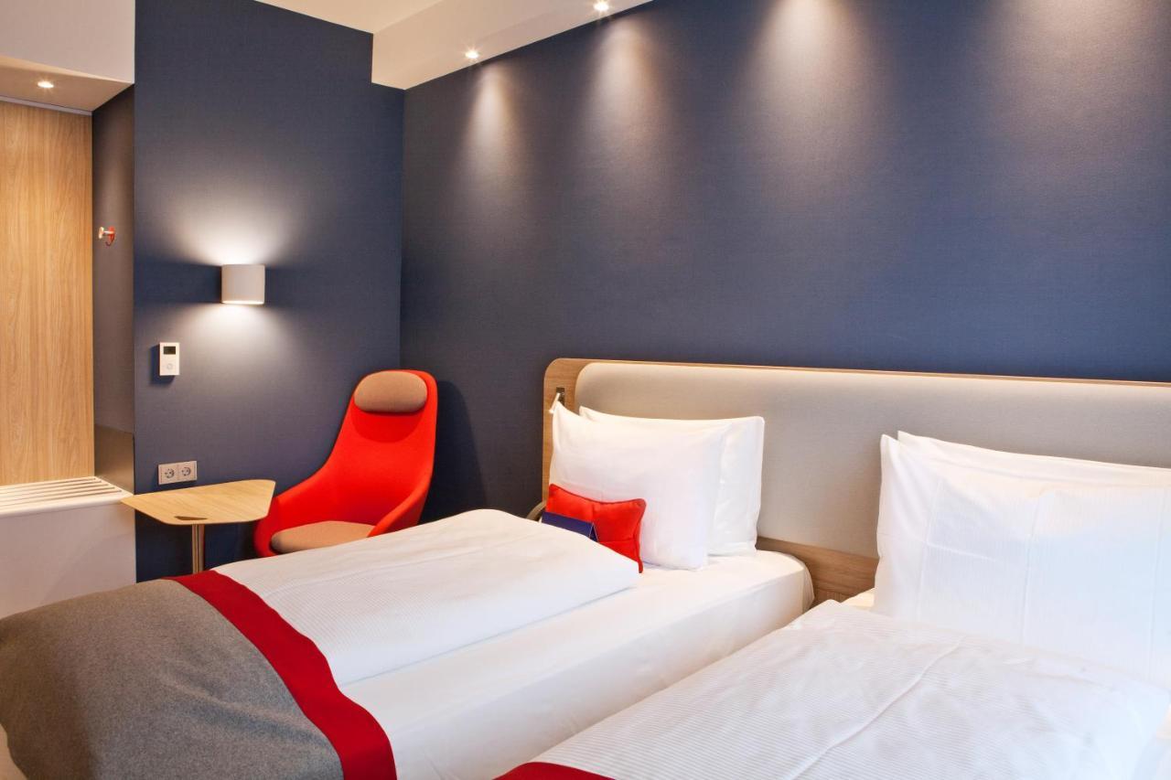 Holiday Inn Express - Goeppingen, An Ihg Hotel Bagian luar foto