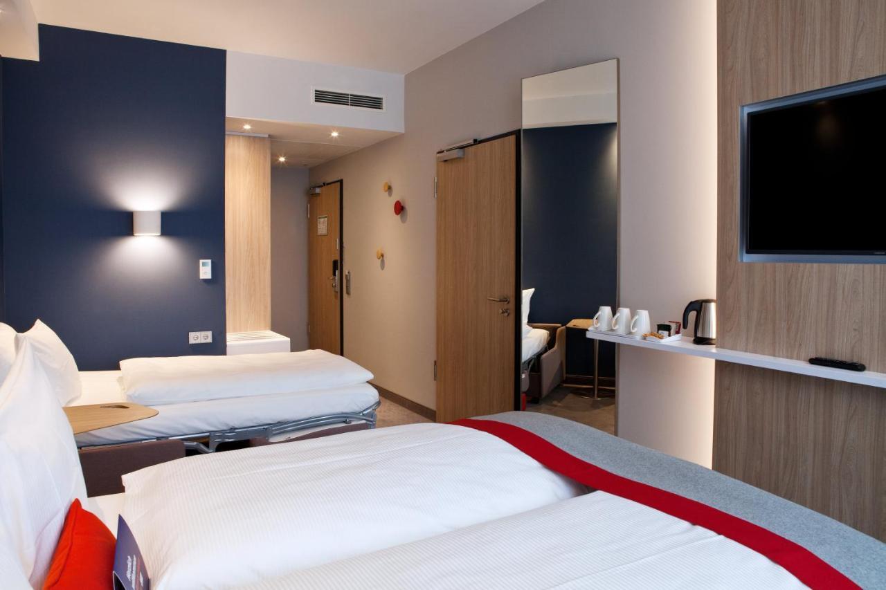 Holiday Inn Express - Goeppingen, An Ihg Hotel Bagian luar foto