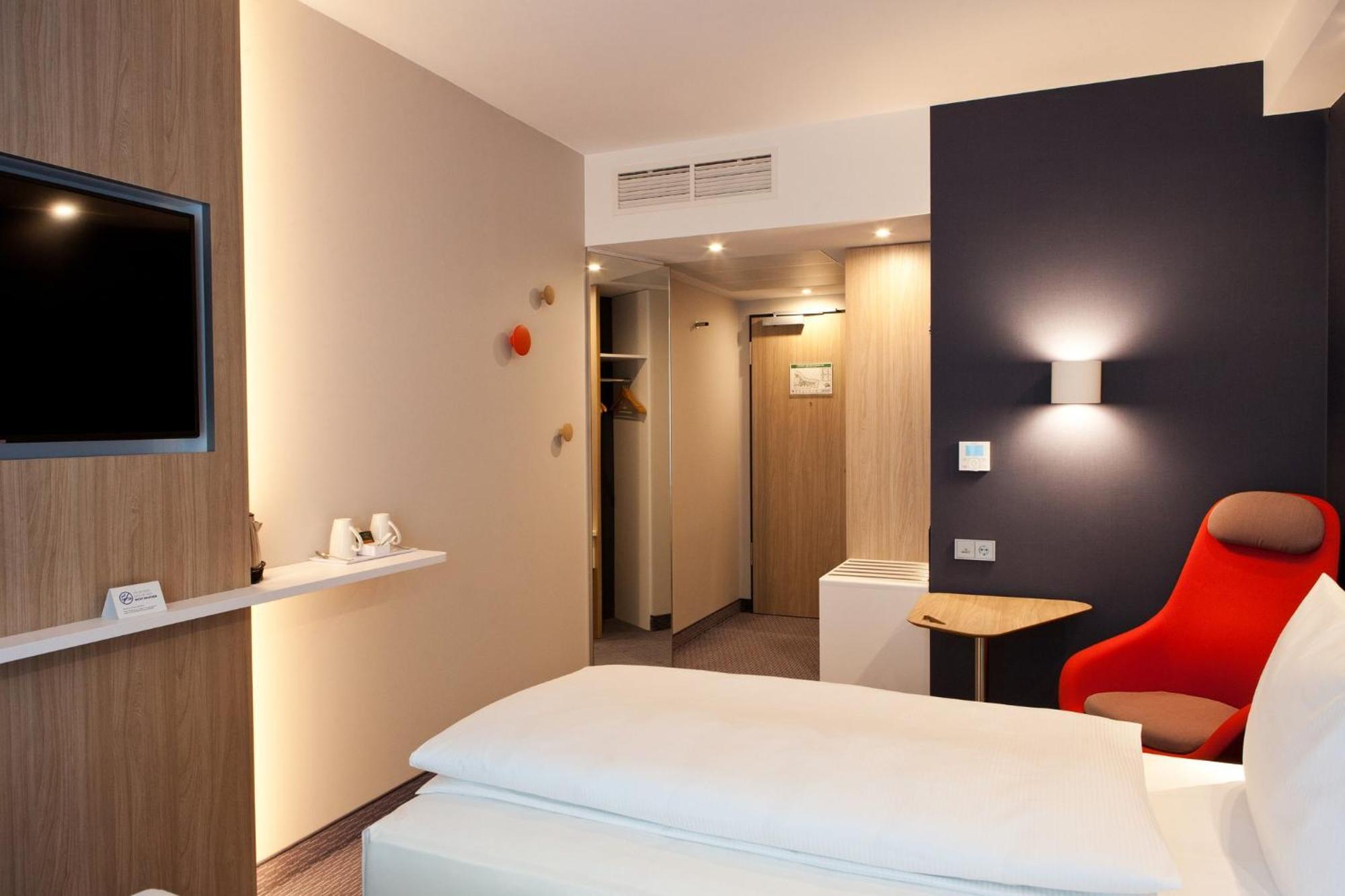 Holiday Inn Express - Goeppingen, An Ihg Hotel Bagian luar foto