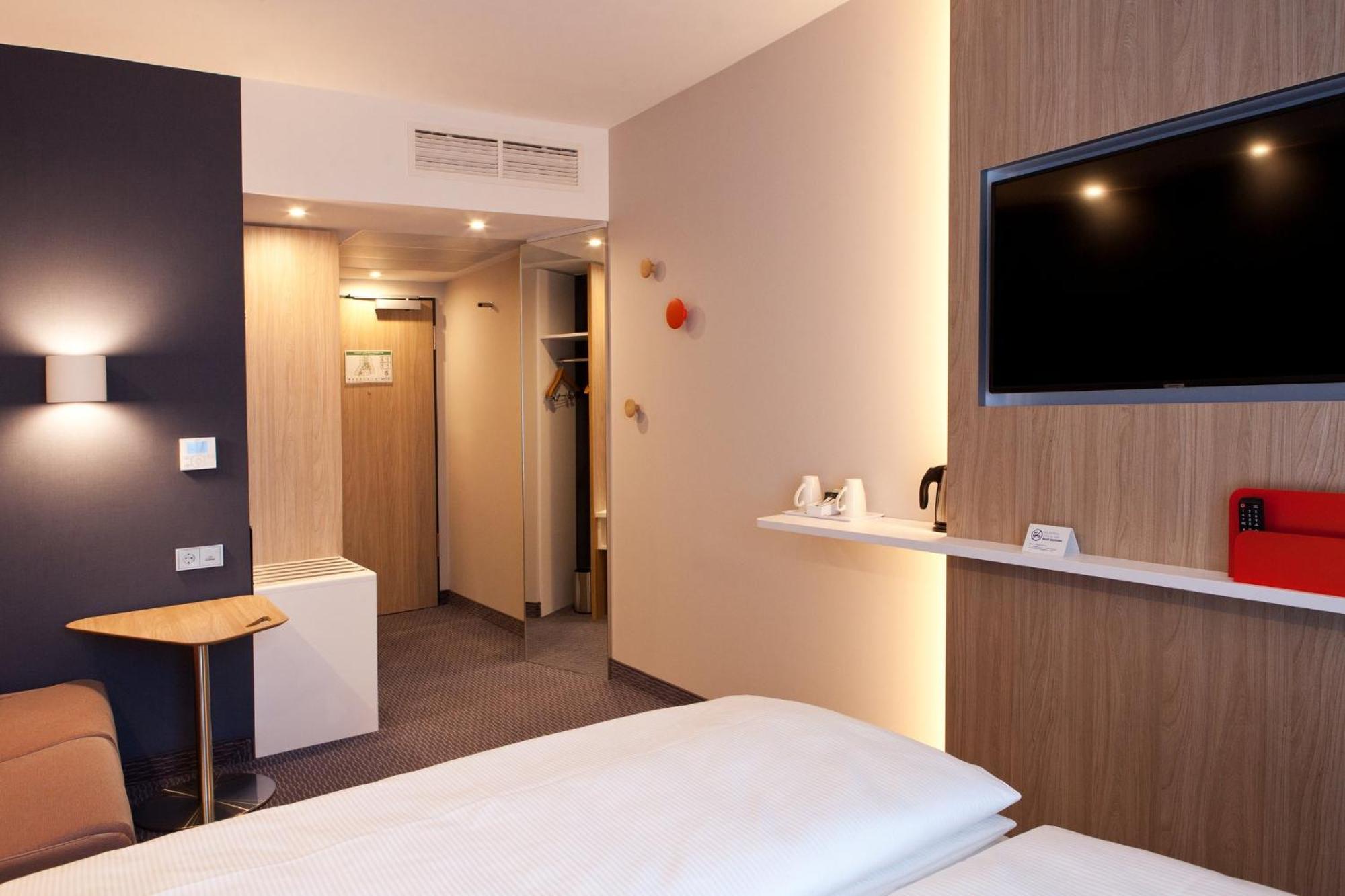 Holiday Inn Express - Goeppingen, An Ihg Hotel Bagian luar foto