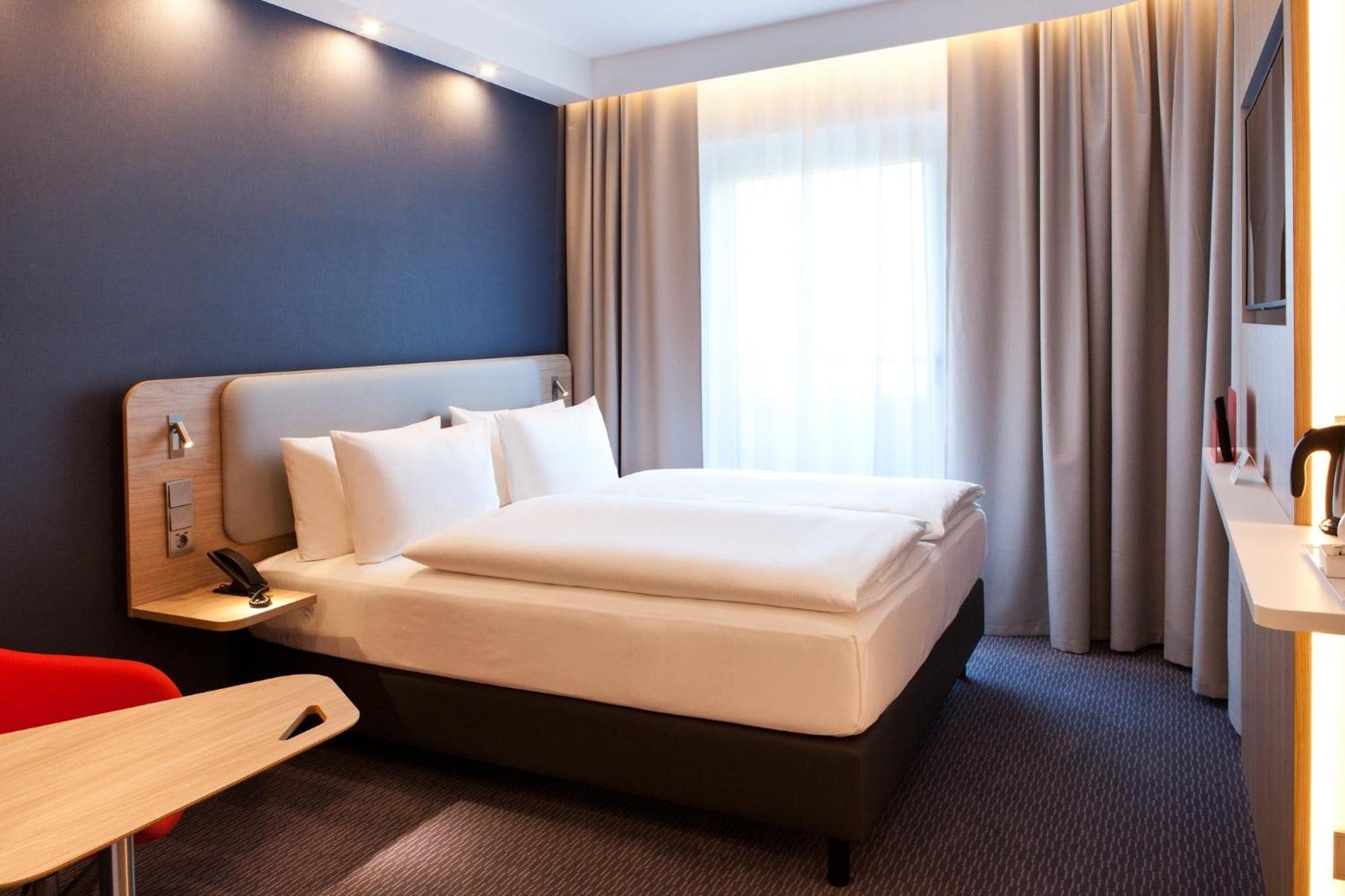 Holiday Inn Express - Goeppingen By Ihg Bagian luar foto
