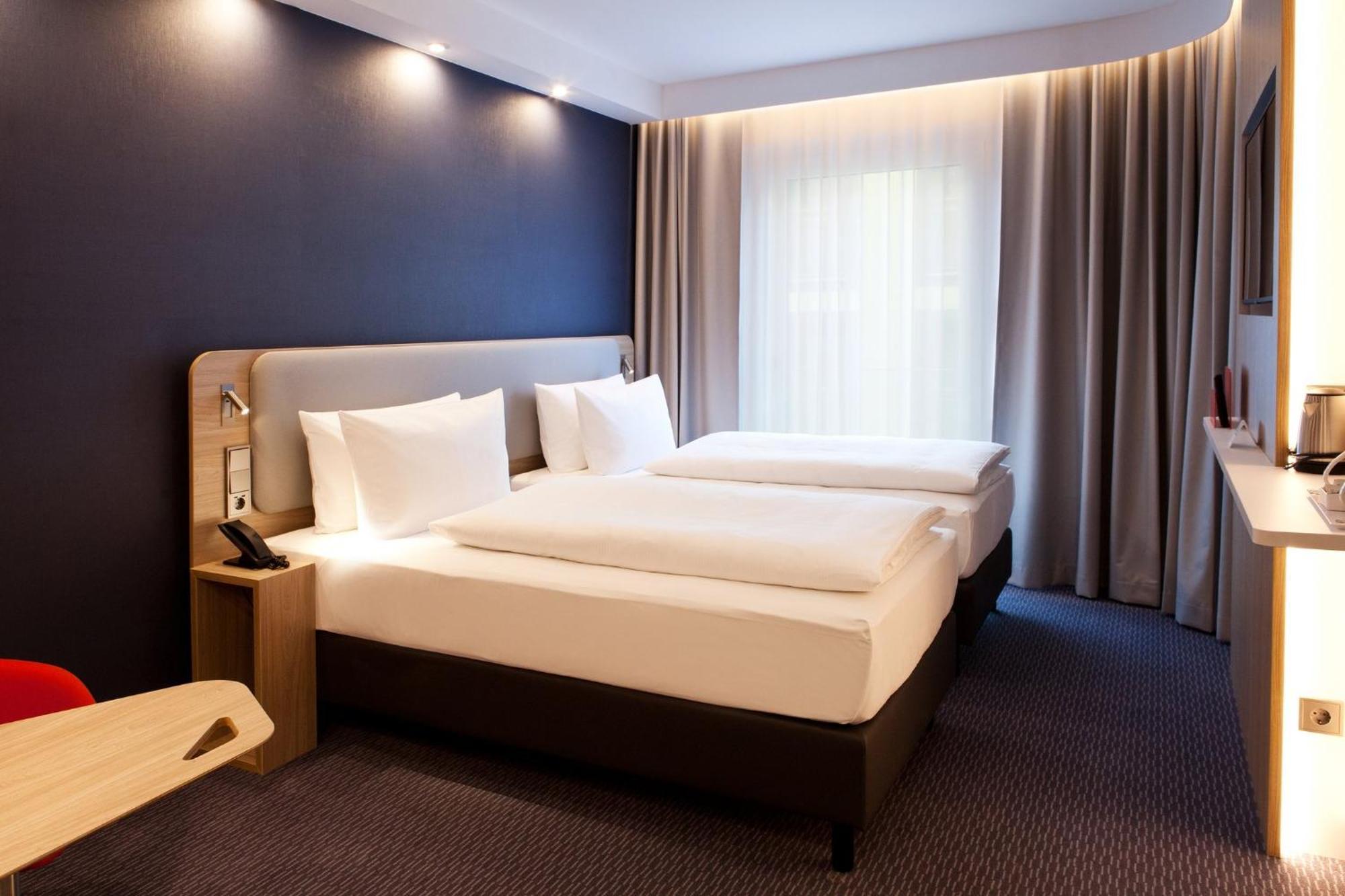 Holiday Inn Express - Goeppingen, An Ihg Hotel Bagian luar foto