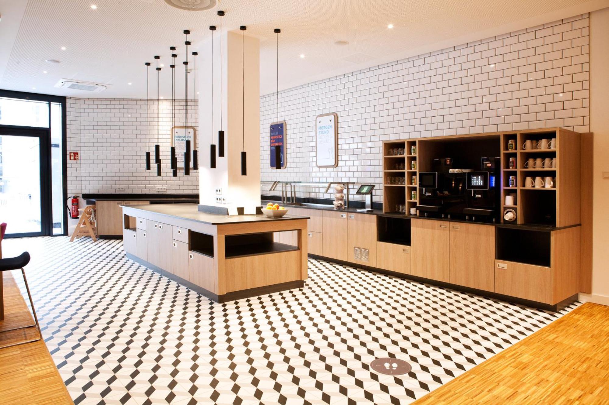 Holiday Inn Express - Goeppingen By Ihg Bagian luar foto