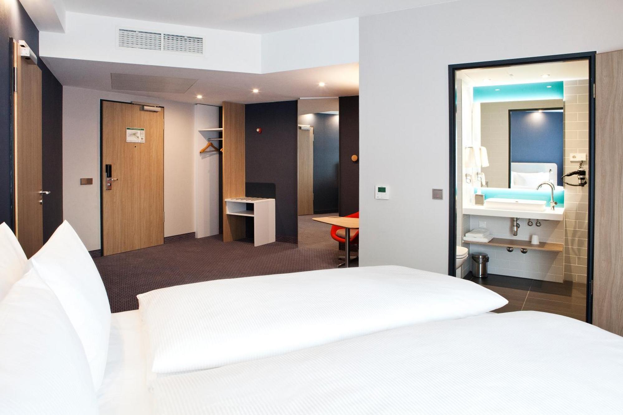 Holiday Inn Express - Goeppingen, An Ihg Hotel Bagian luar foto